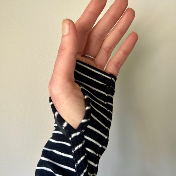 Lululemon Base Runner Long Sleeve T-Shirt Activewear Striped Black White XS 2-4 - Picture 2 of 6